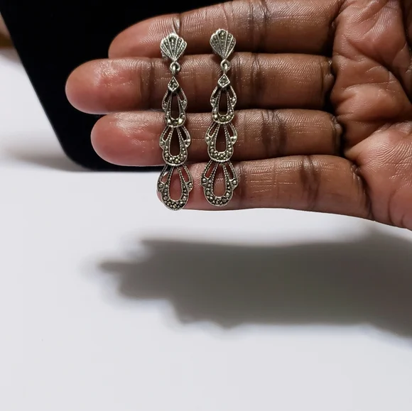 Stunning Estate Signed Three Tier Sterling Silver Marcasite Dangle Earrings. - Picture 5 of 7